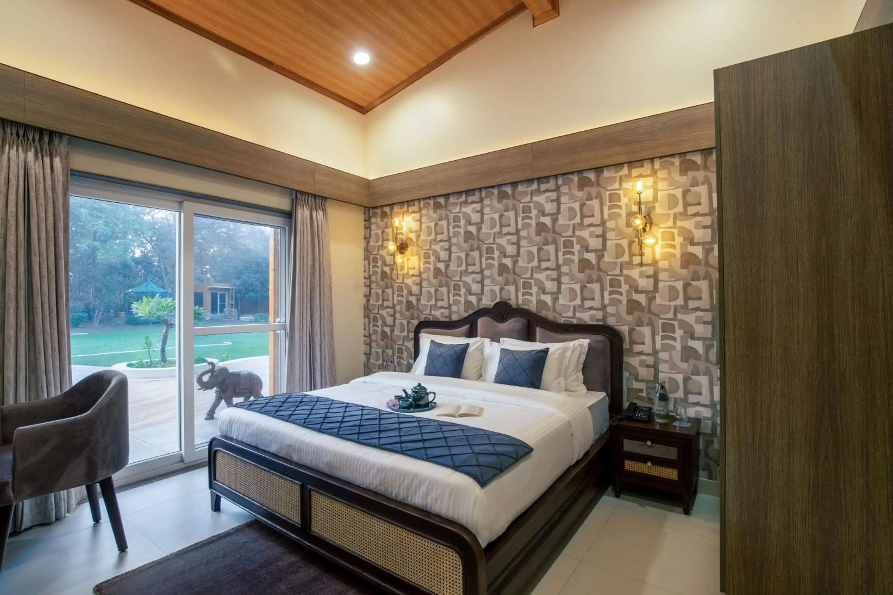 Bed in ELIVAAS 6 BHK Farmstay with Pvt Pool & Garden - Esh