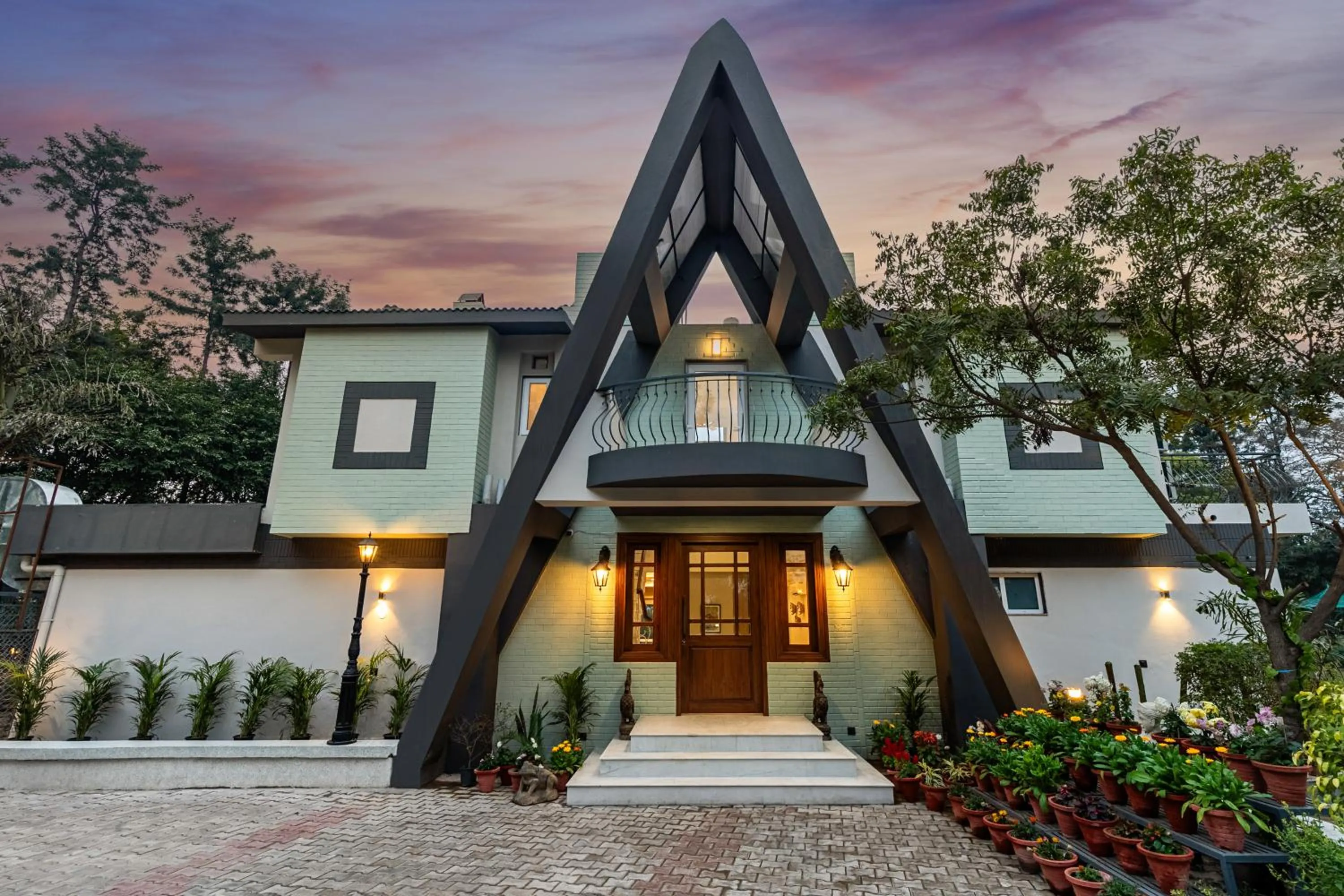 Property building in ELIVAAS 6 BHK Farmstay with Pvt Pool & Garden - Esh