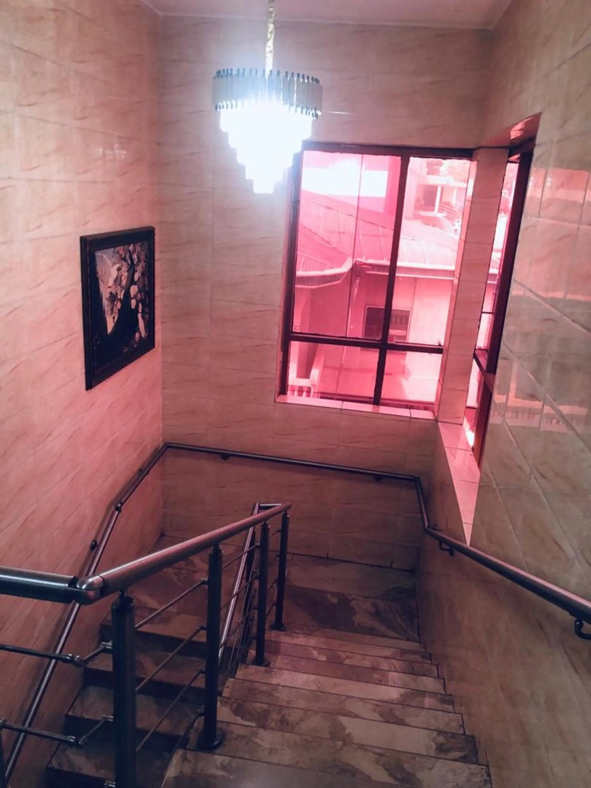 Area and facilities in MCLORRETS SUITES