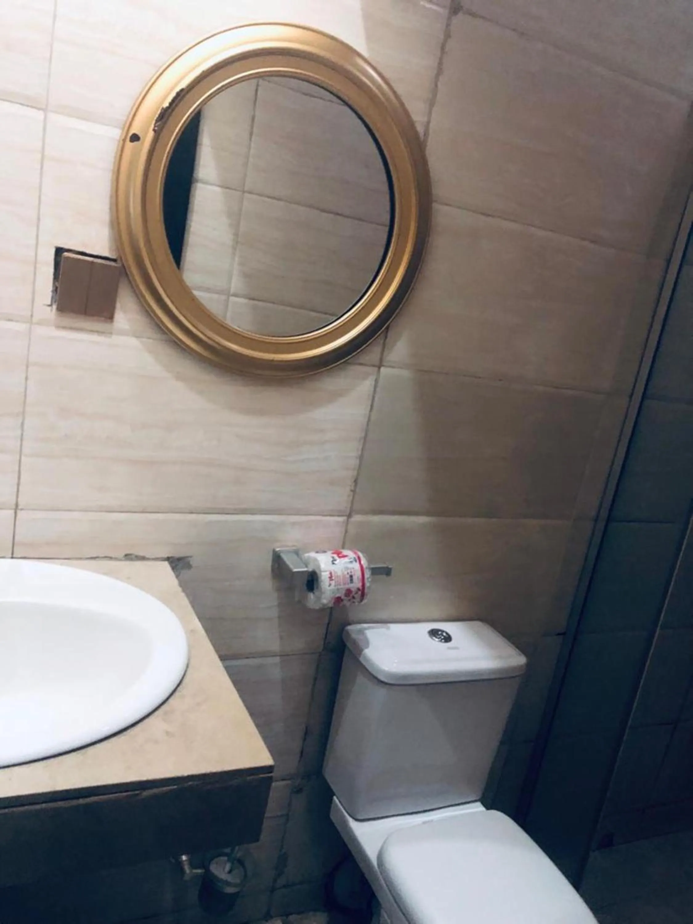 Bathroom in MCLORRETS SUITES