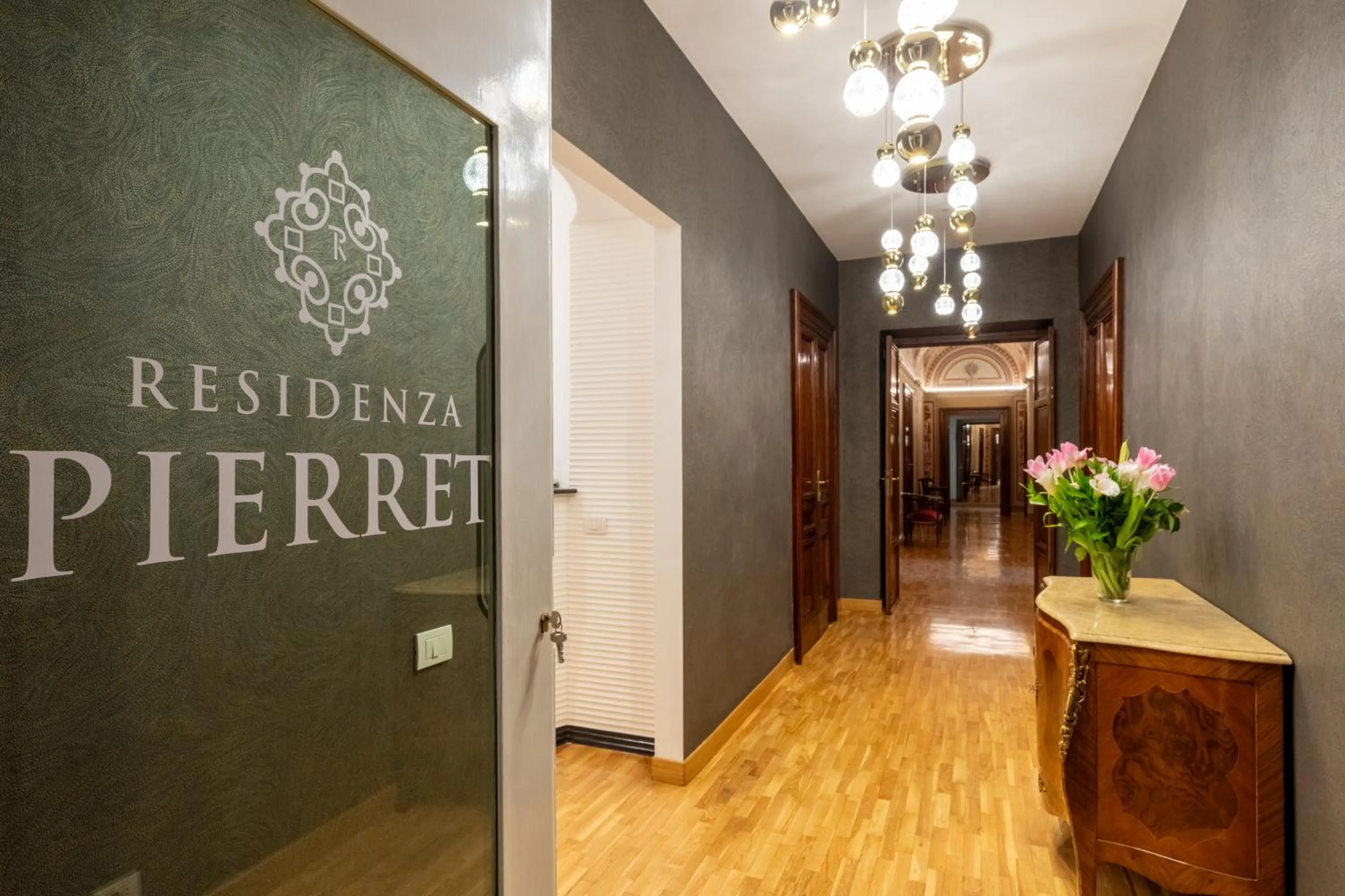 Facade/entrance in Residenza Pierret