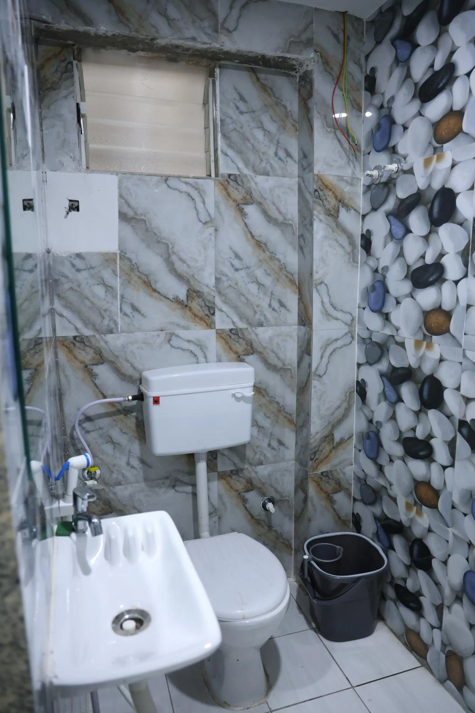 Bathroom in Hotel Aaram Kalupur