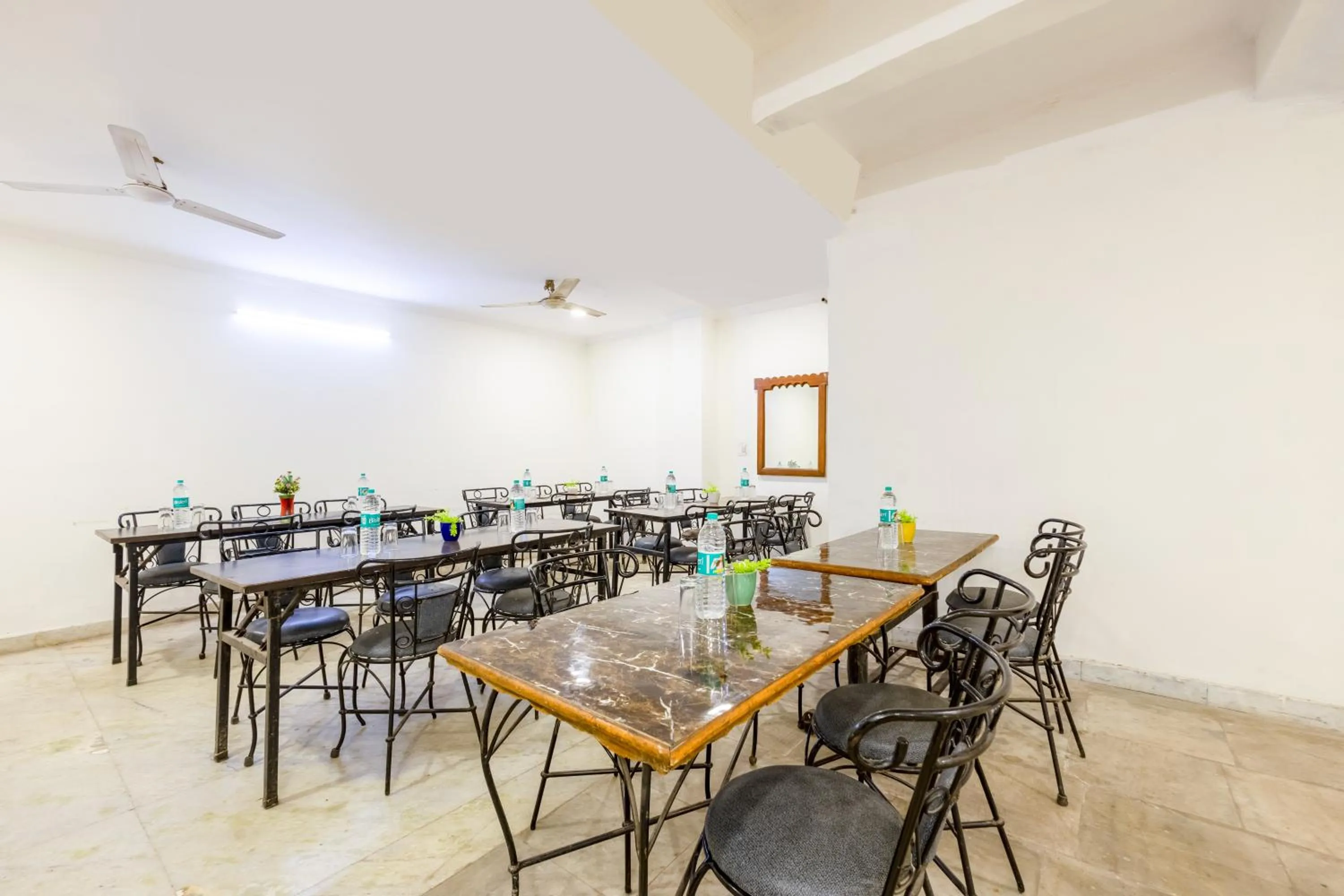 Restaurant/places to eat in Hotel South Indian