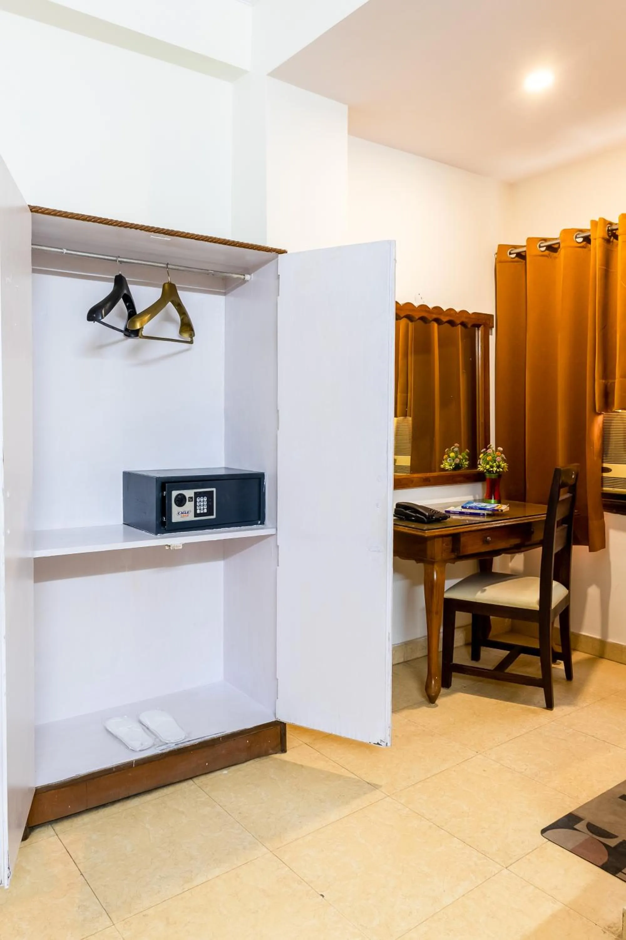 wardrobe in Hotel South Indian