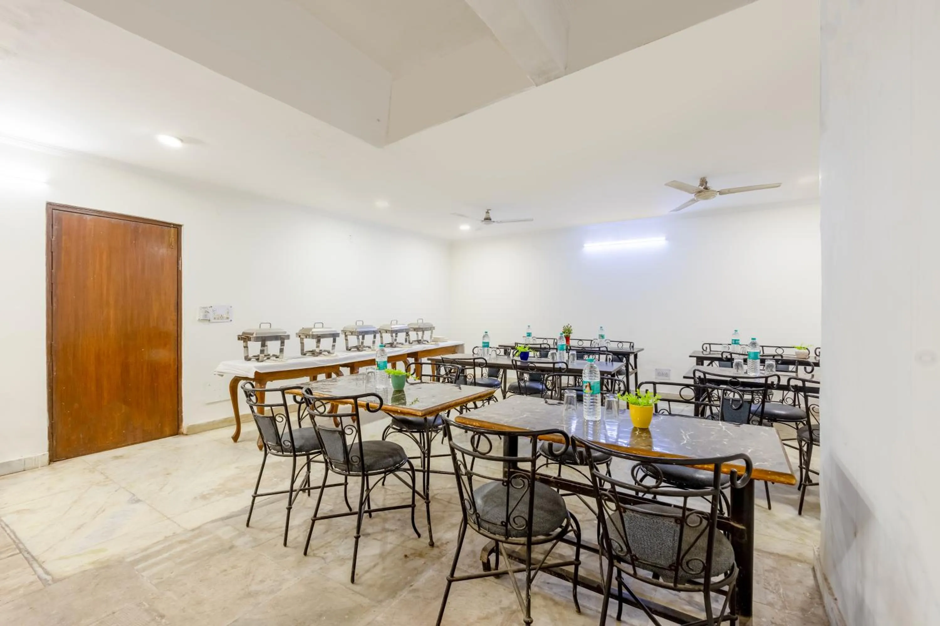 Restaurant/places to eat in Hotel South Indian