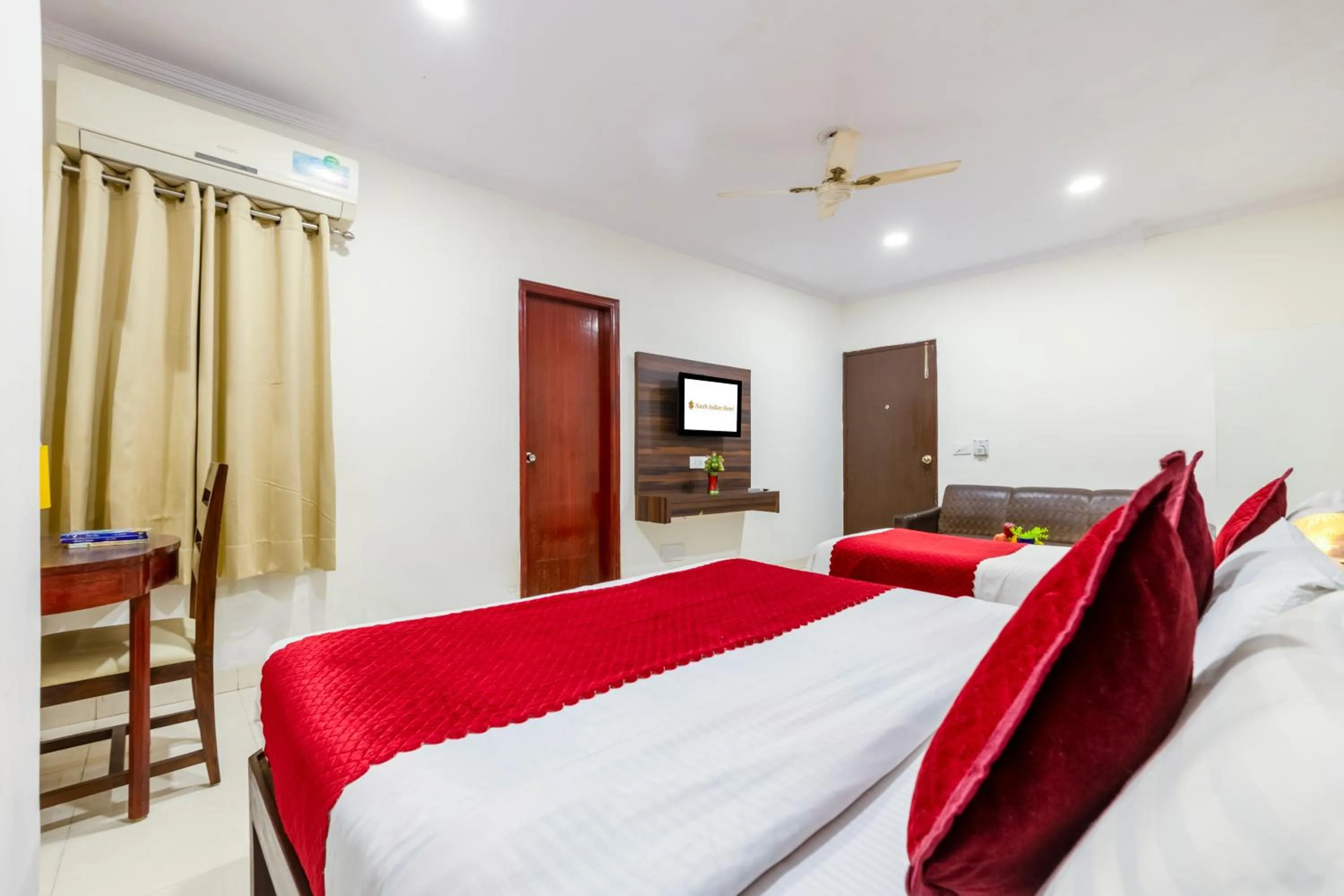 Bed in Hotel South Indian