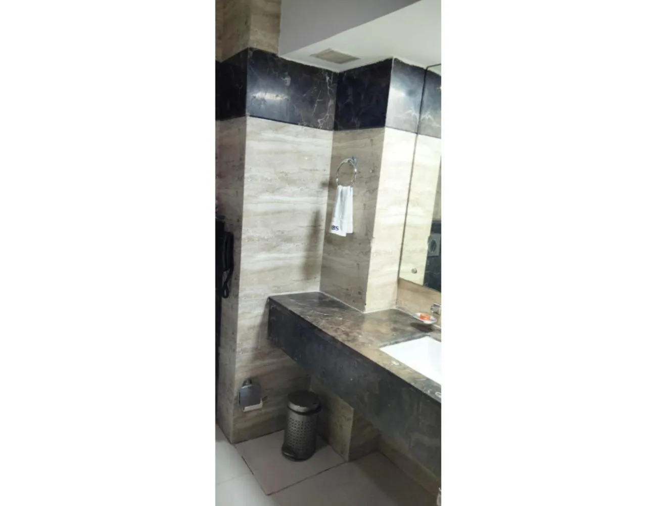 Shower in Hotel Blue Sapphire, Agra