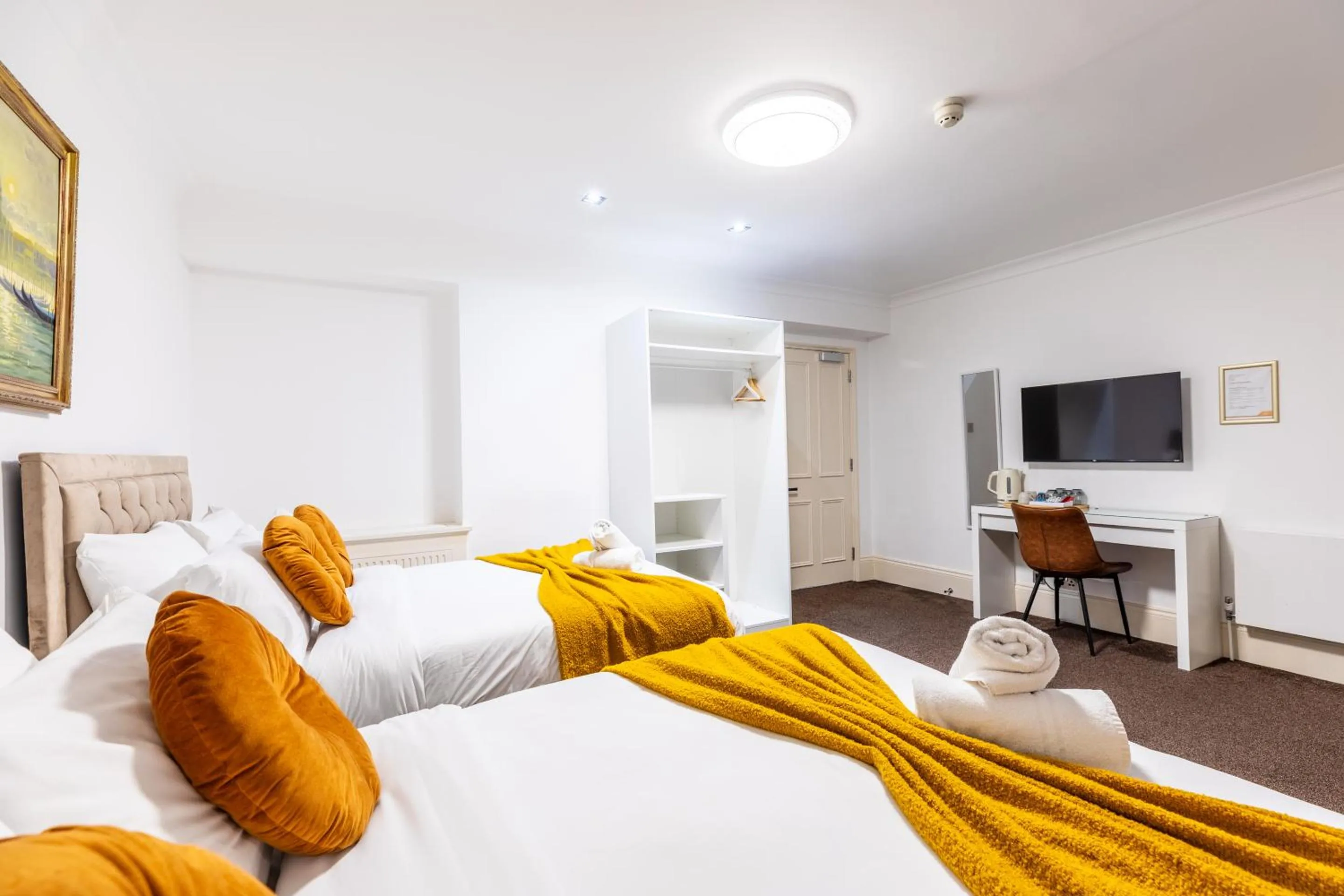 Bedroom, Bed in Mayfair Residences