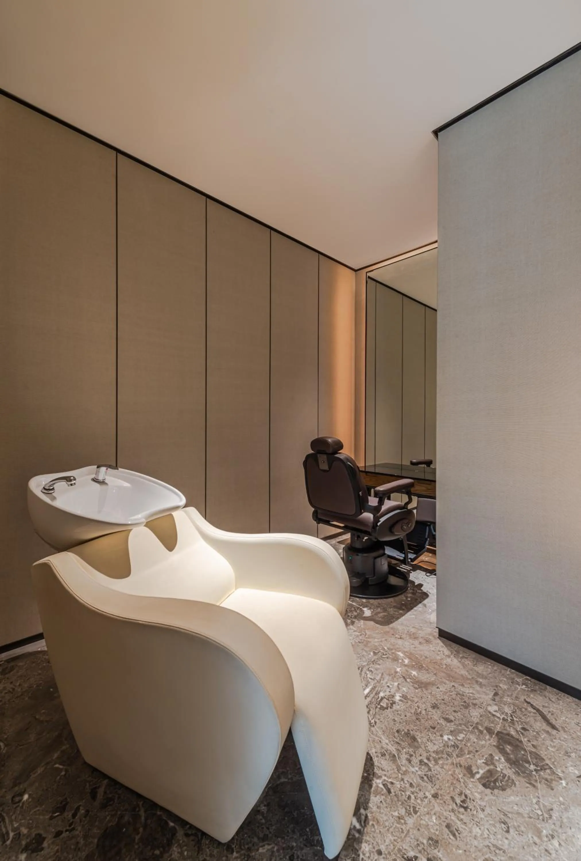 hair dresser in Narcissus The Royal Hotel