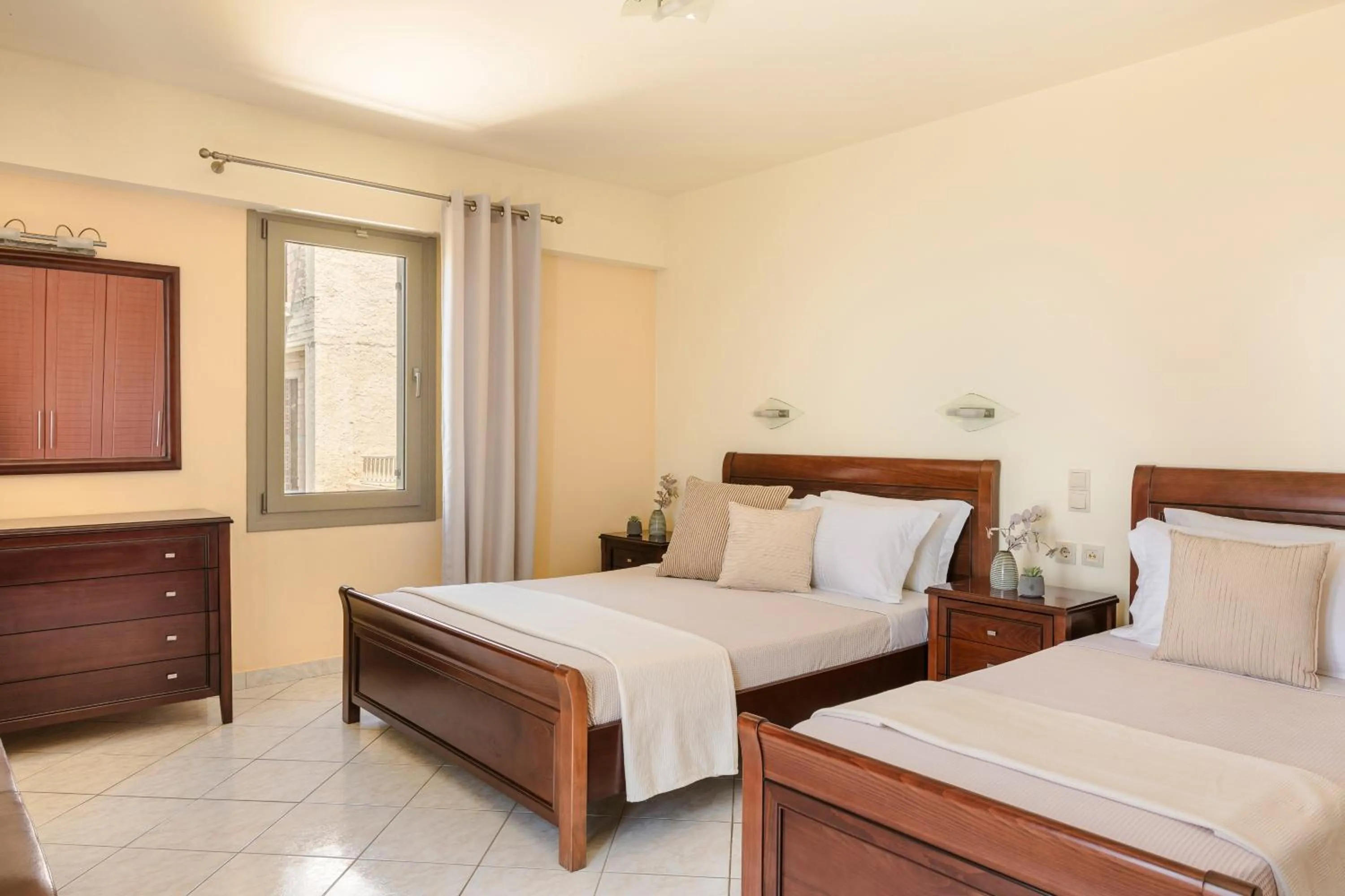 Photo of the whole room in Belle View Hotel - Sea View & Sunset