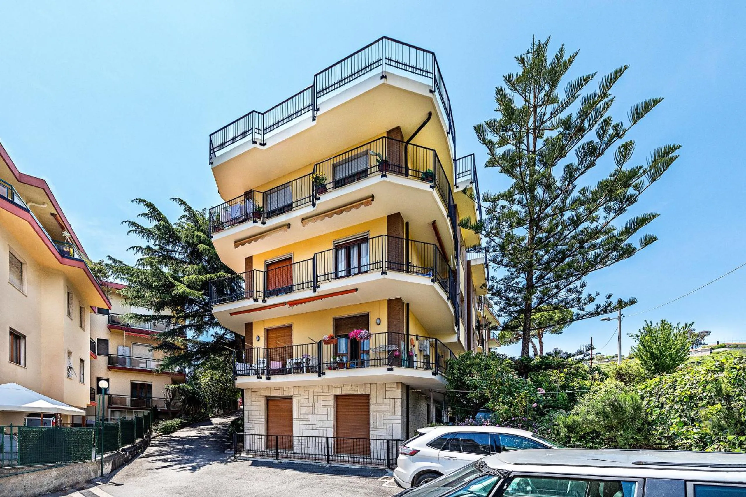 Property building in Le Orchidee 19 by Wonderful Italy