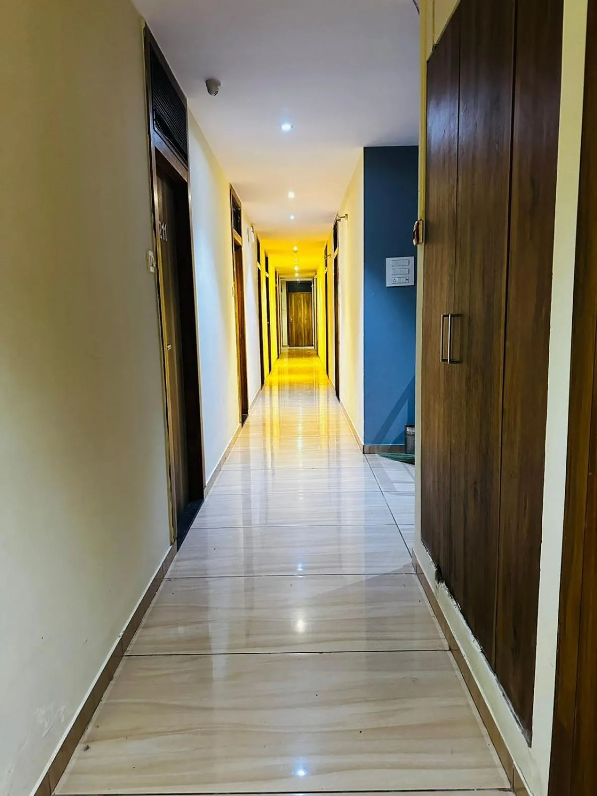Deluxe Double Room in Cozy Inn T2 Mumbai Airport
