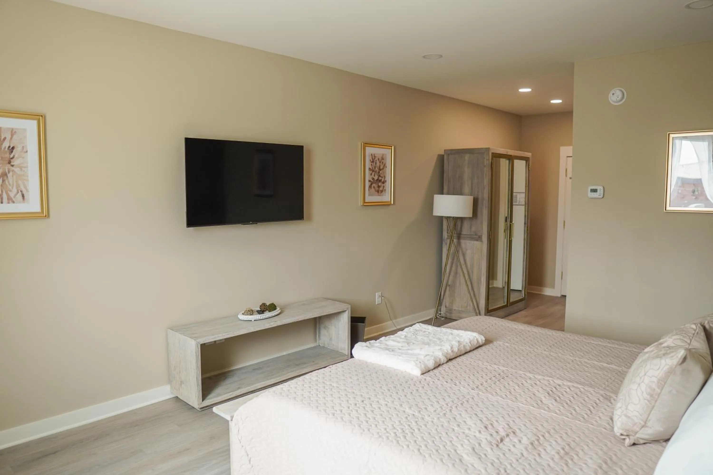 Bed in Hotel Whiskey in Pascagoula