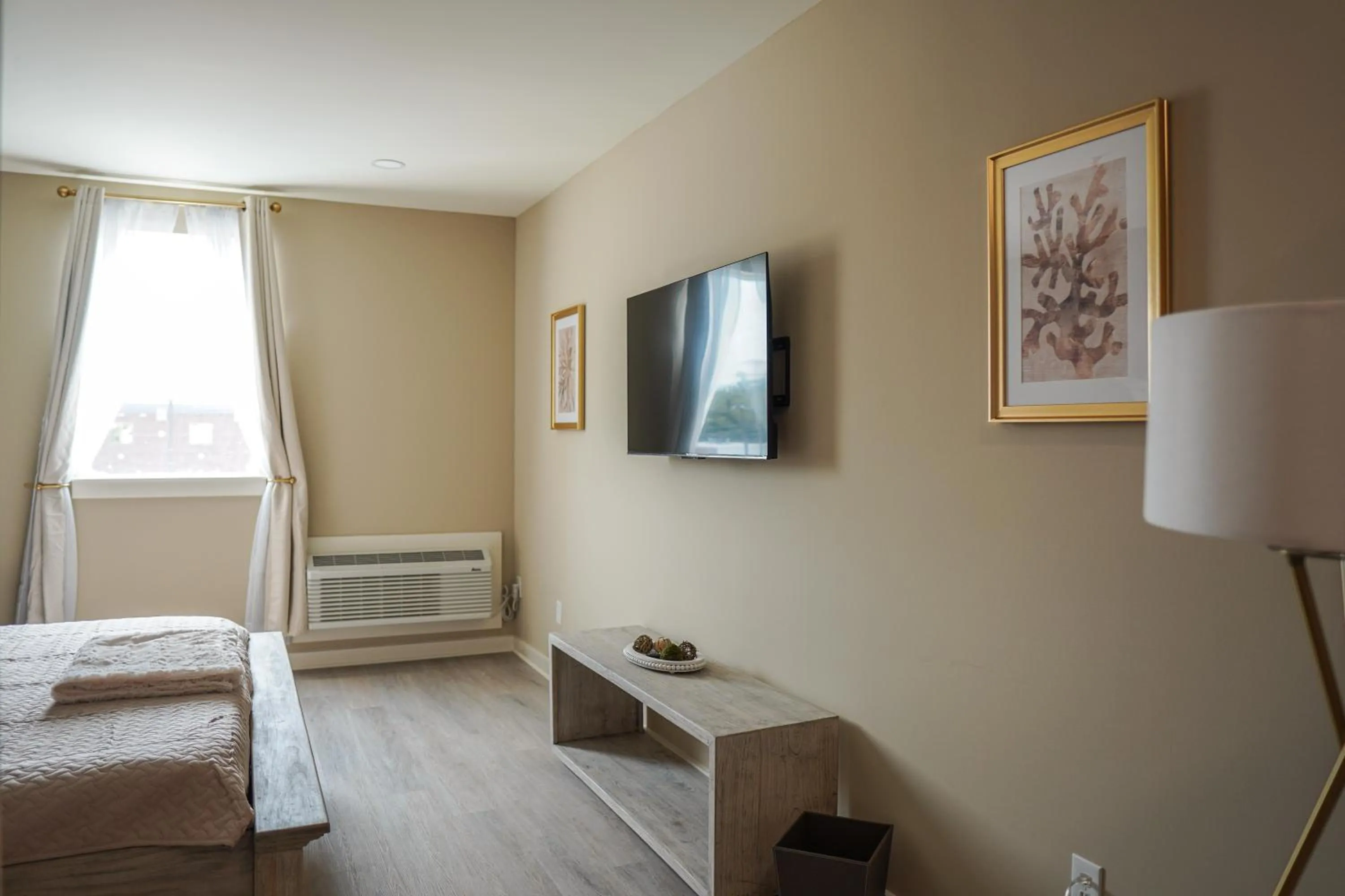 Bed in Hotel Whiskey in Pascagoula