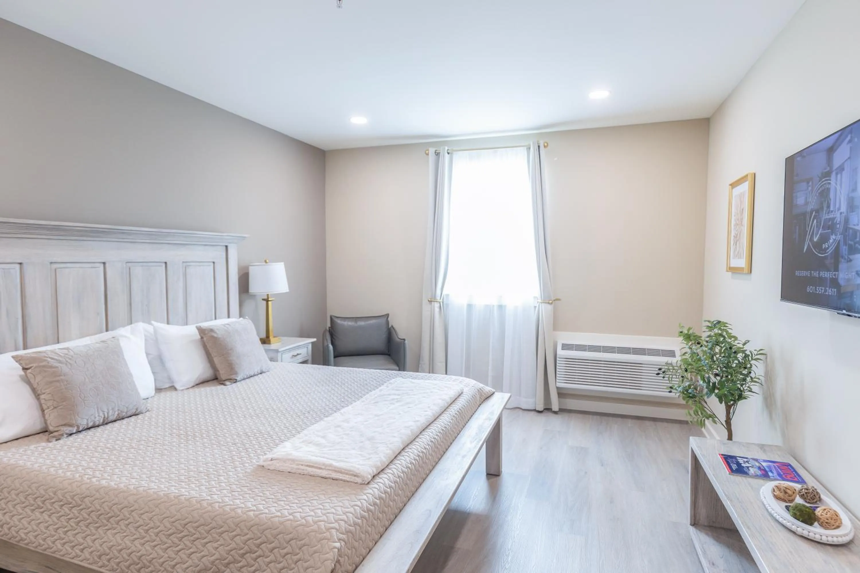 Bed in Hotel Whiskey in Pascagoula