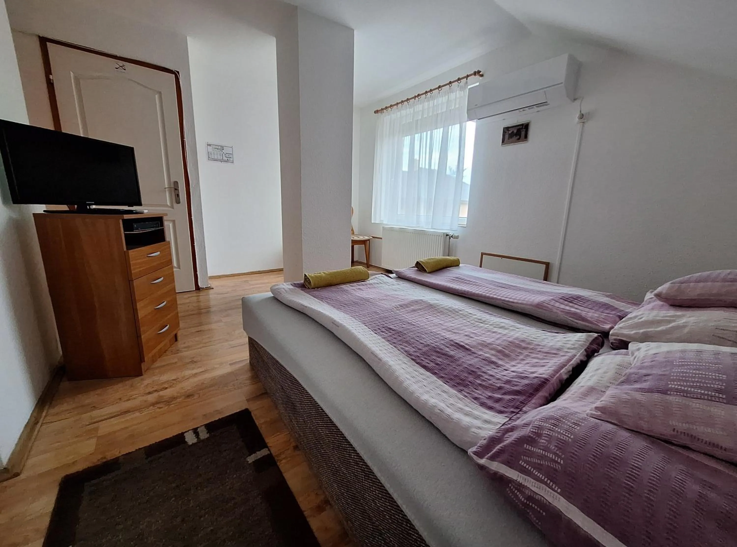 Bed in Lila Akác Vendégház Esztergom