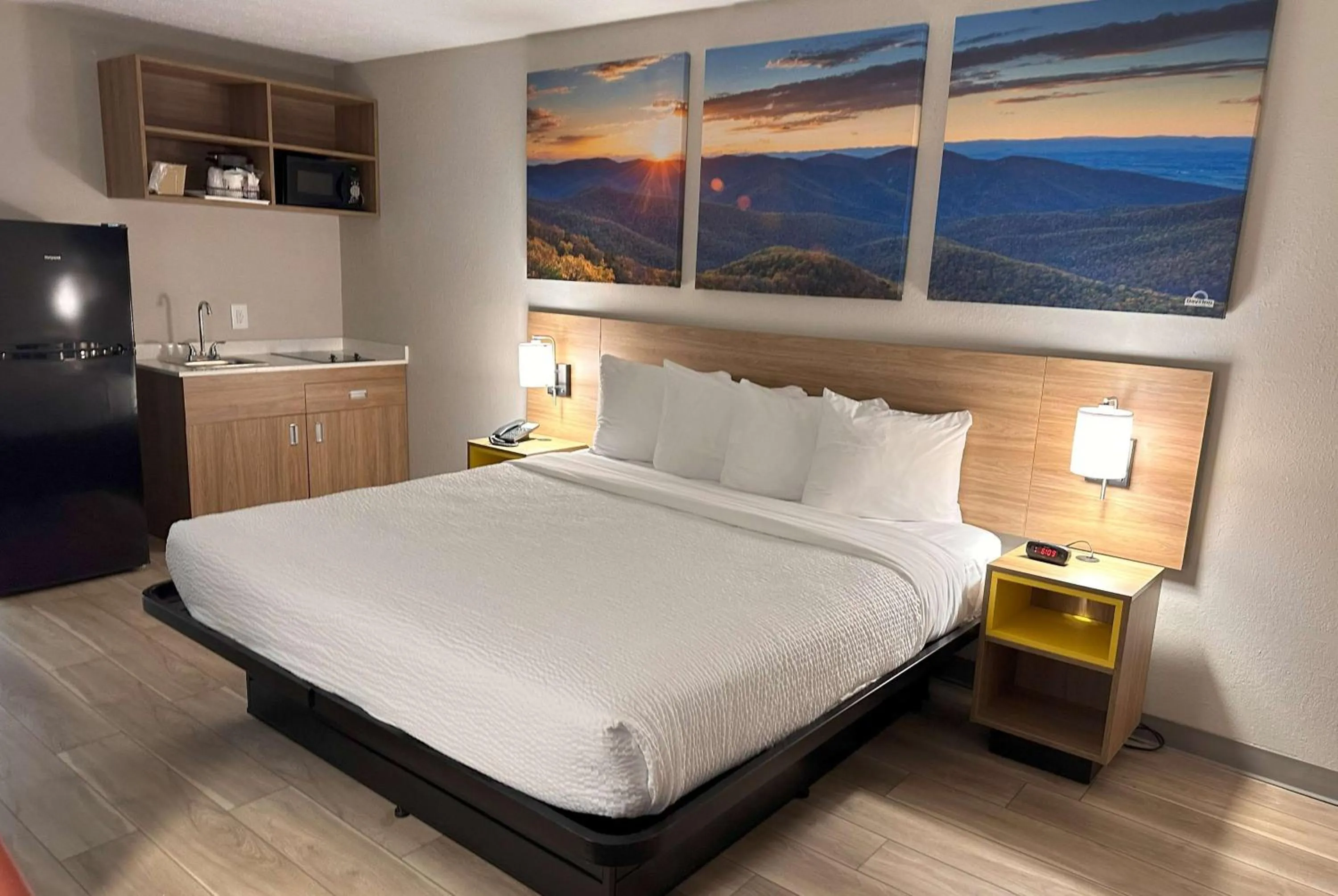 Photo of the whole room, Bed in Days Inn by Wyndham Kings Dominion Doswell