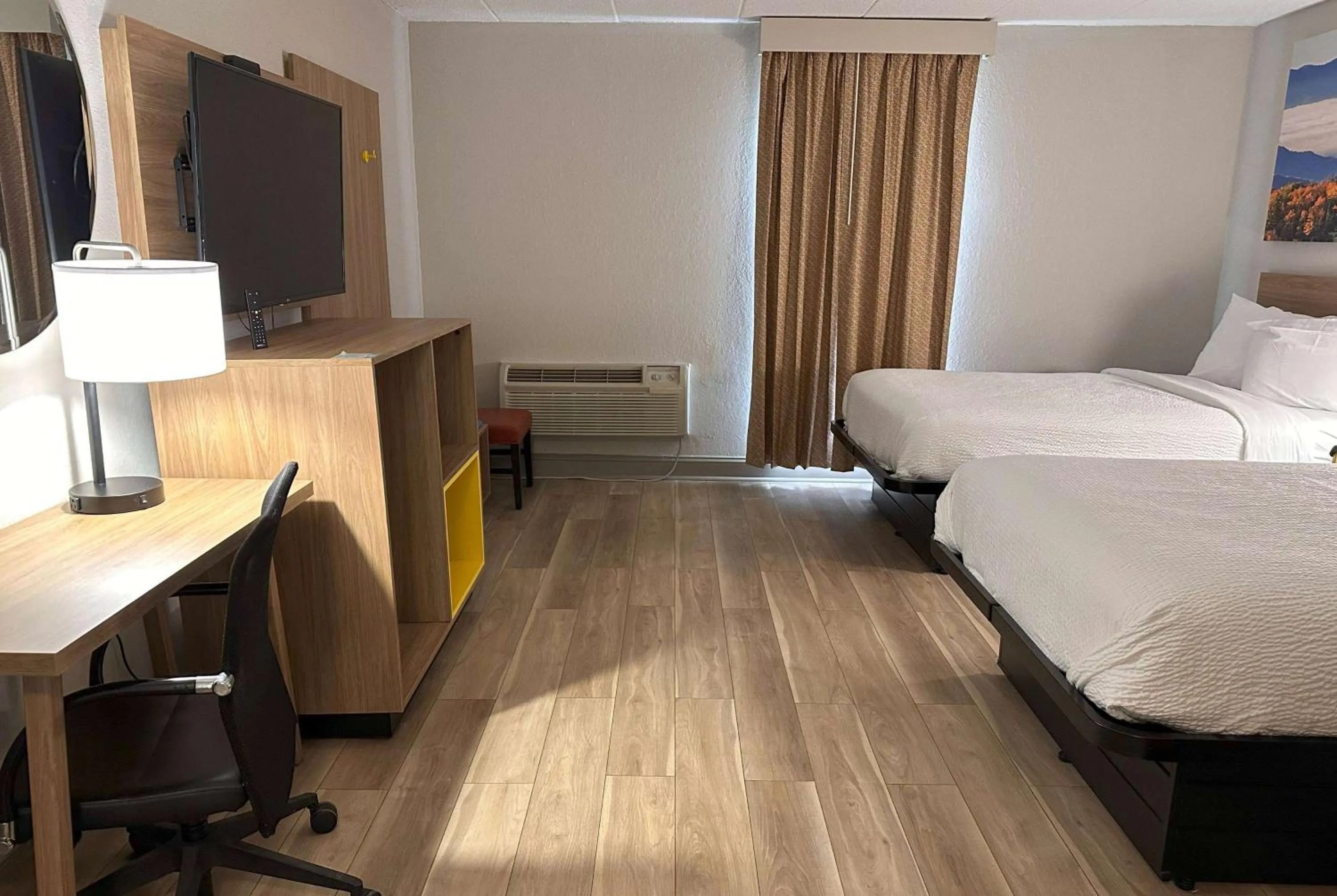Photo of the whole room, Bed in Days Inn by Wyndham Kings Dominion Doswell