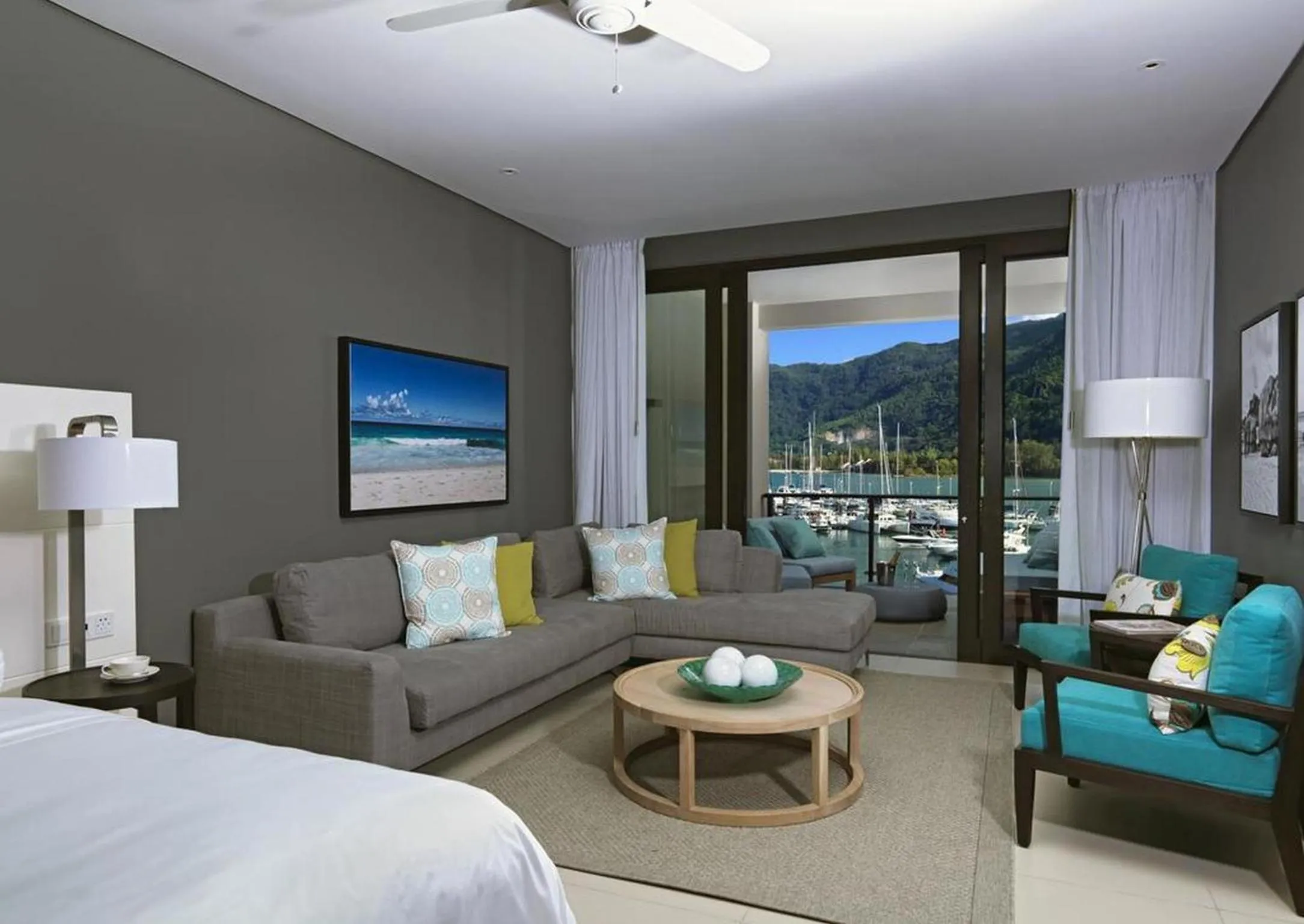 Bed in Eden Bleu Hotel