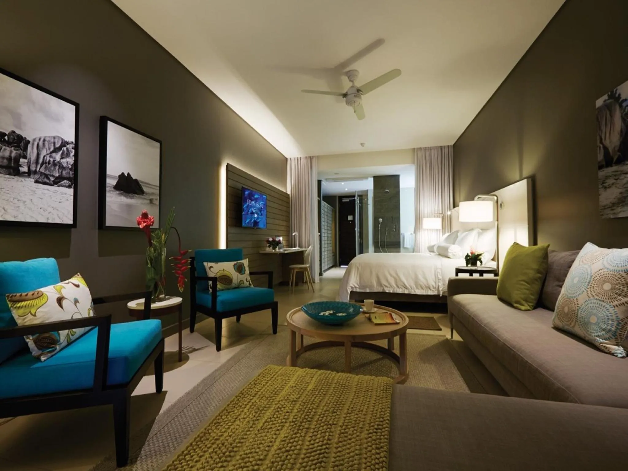 Bed in Eden Bleu Hotel