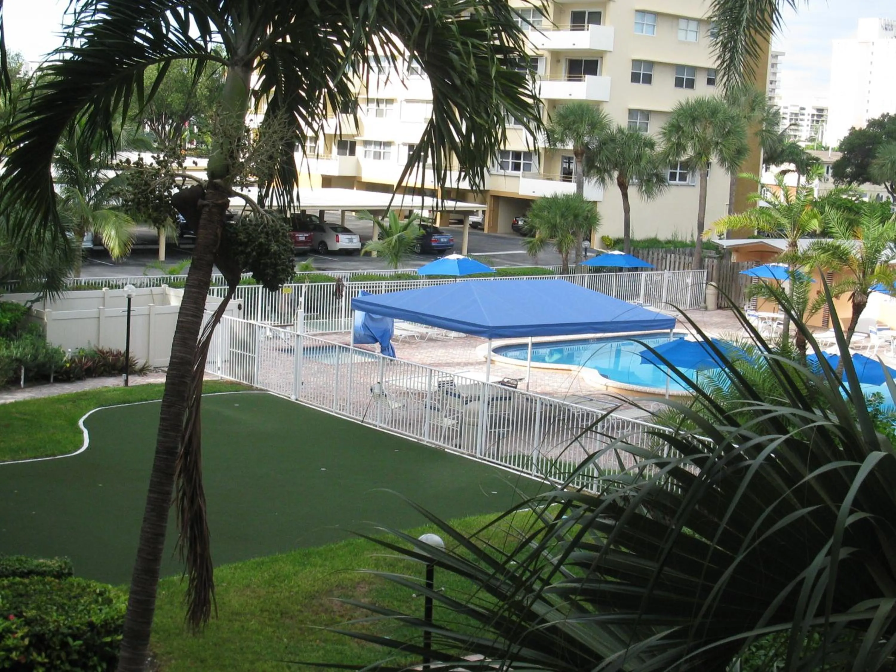Swimming pool in Canada House Pompano Beach