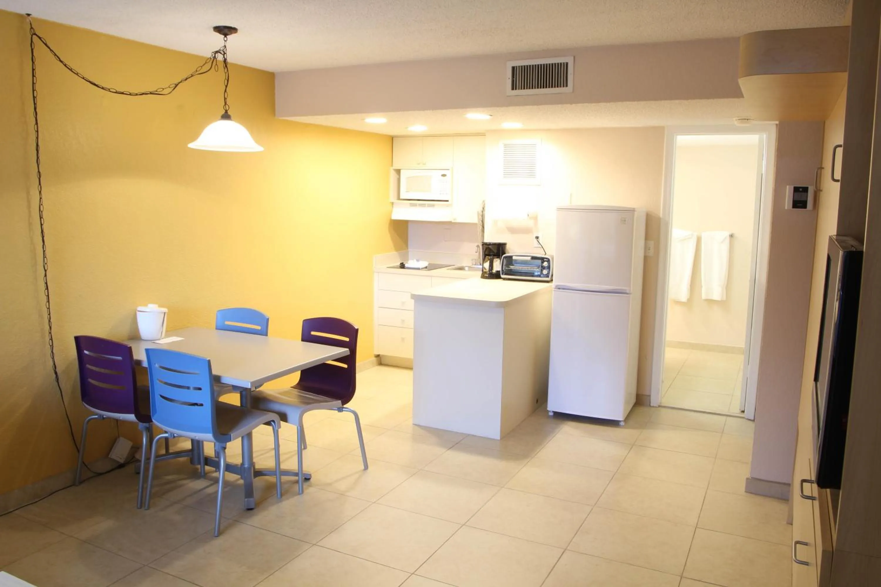 Kitchen or kitchenette in Canada House Pompano Beach