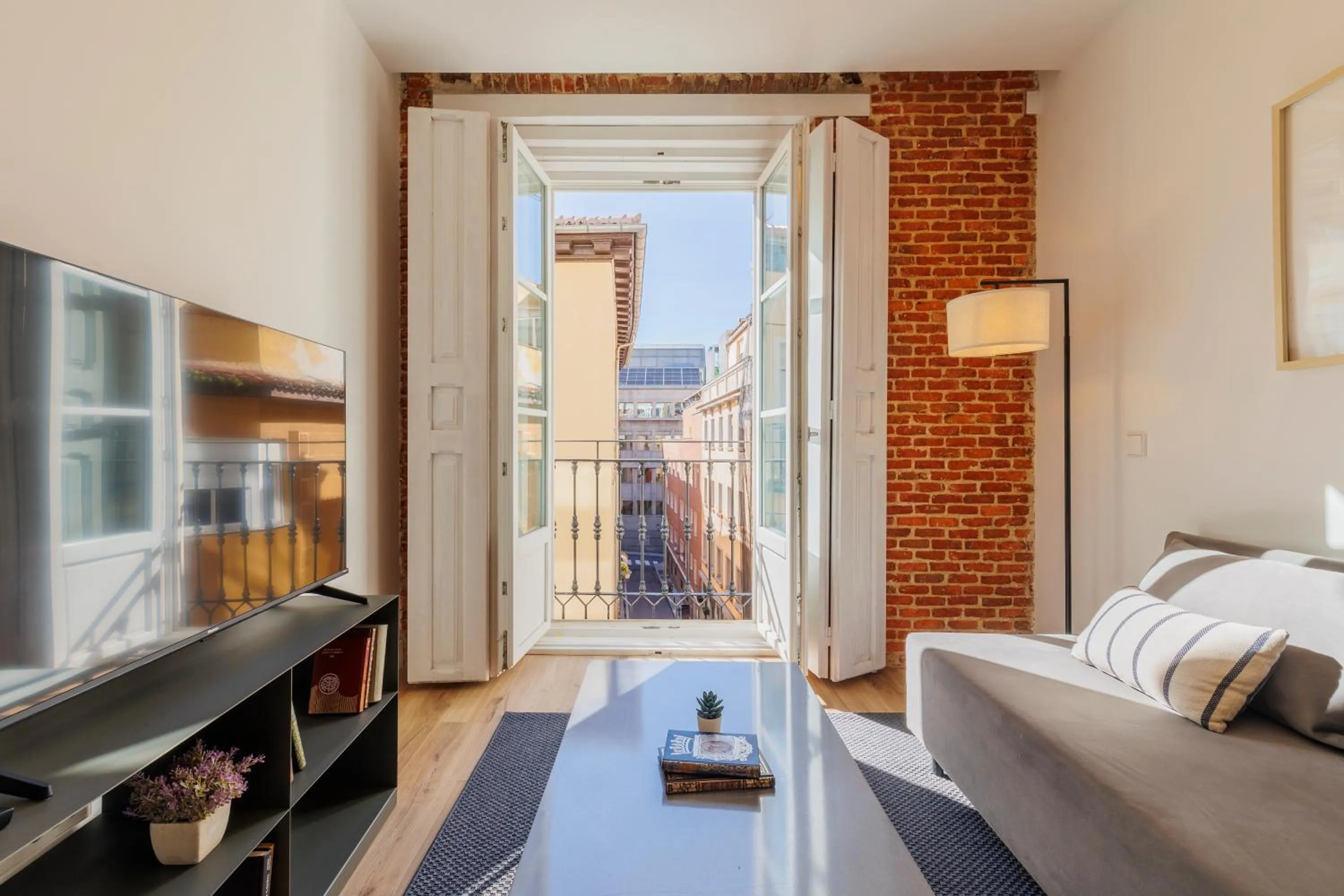 Living room, Bed in Fomento by Wynwood House