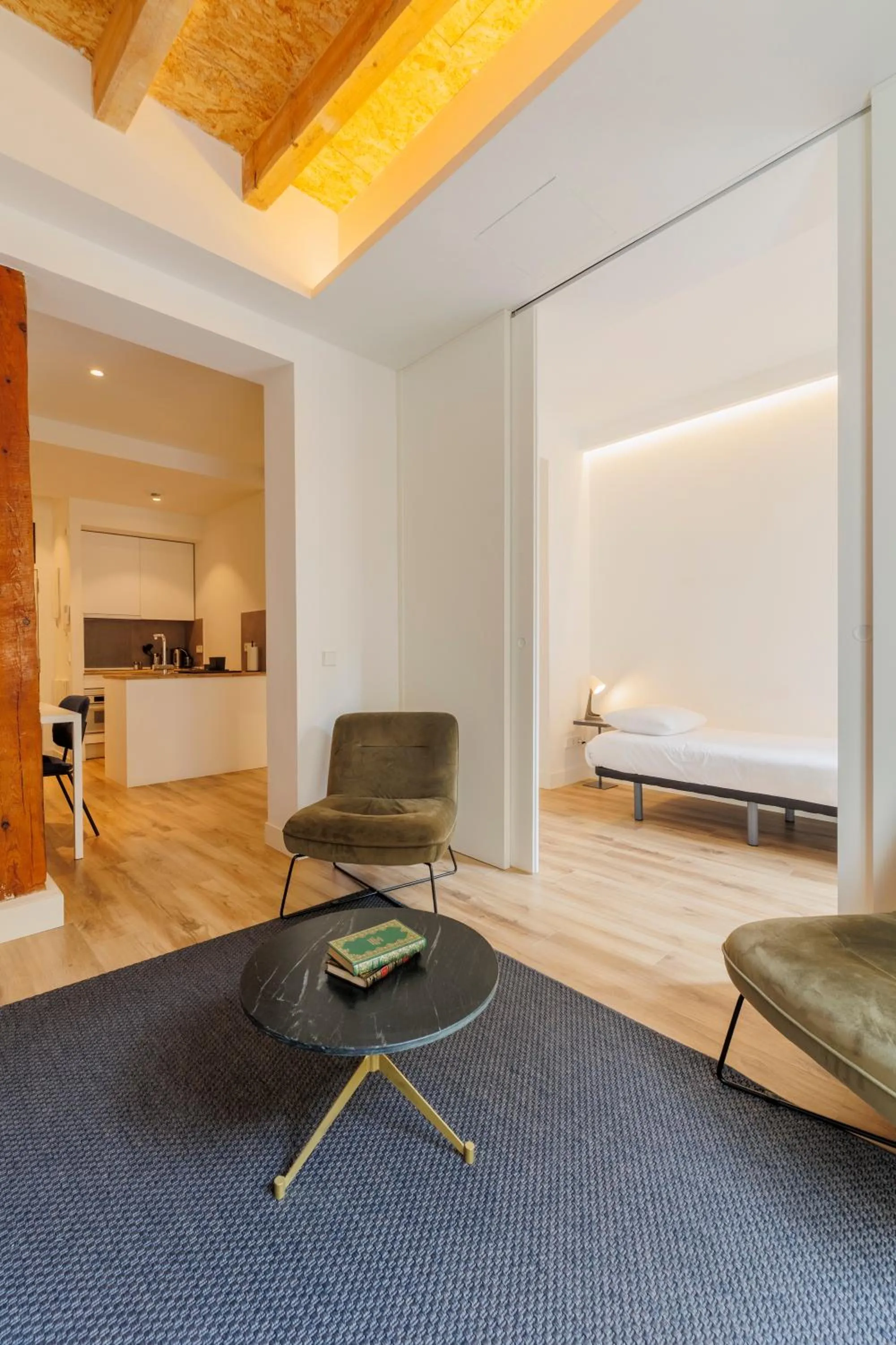 Living room, Bed in Fomento by Wynwood House