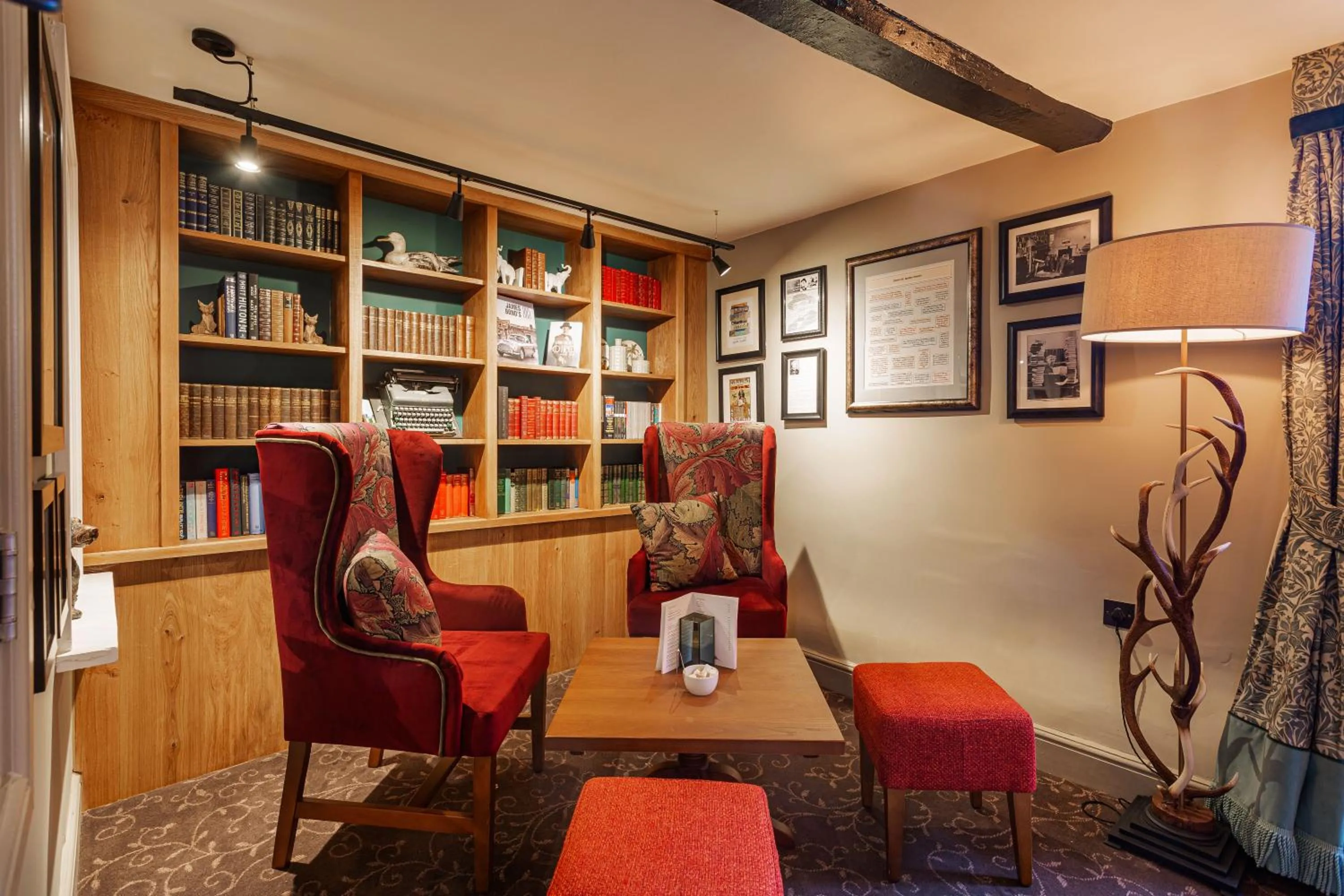 Lounge or bar in The George Hotel, Dorchester-on-Thames, Oxfordshire - The Coaching Inn Group