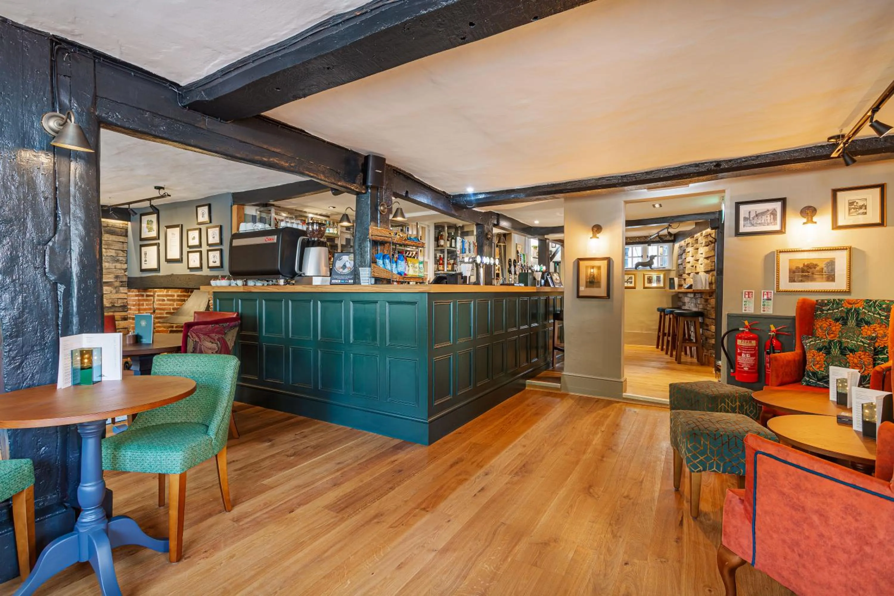 Lounge or bar in The George Hotel, Dorchester-on-Thames, Oxfordshire - The Coaching Inn Group
