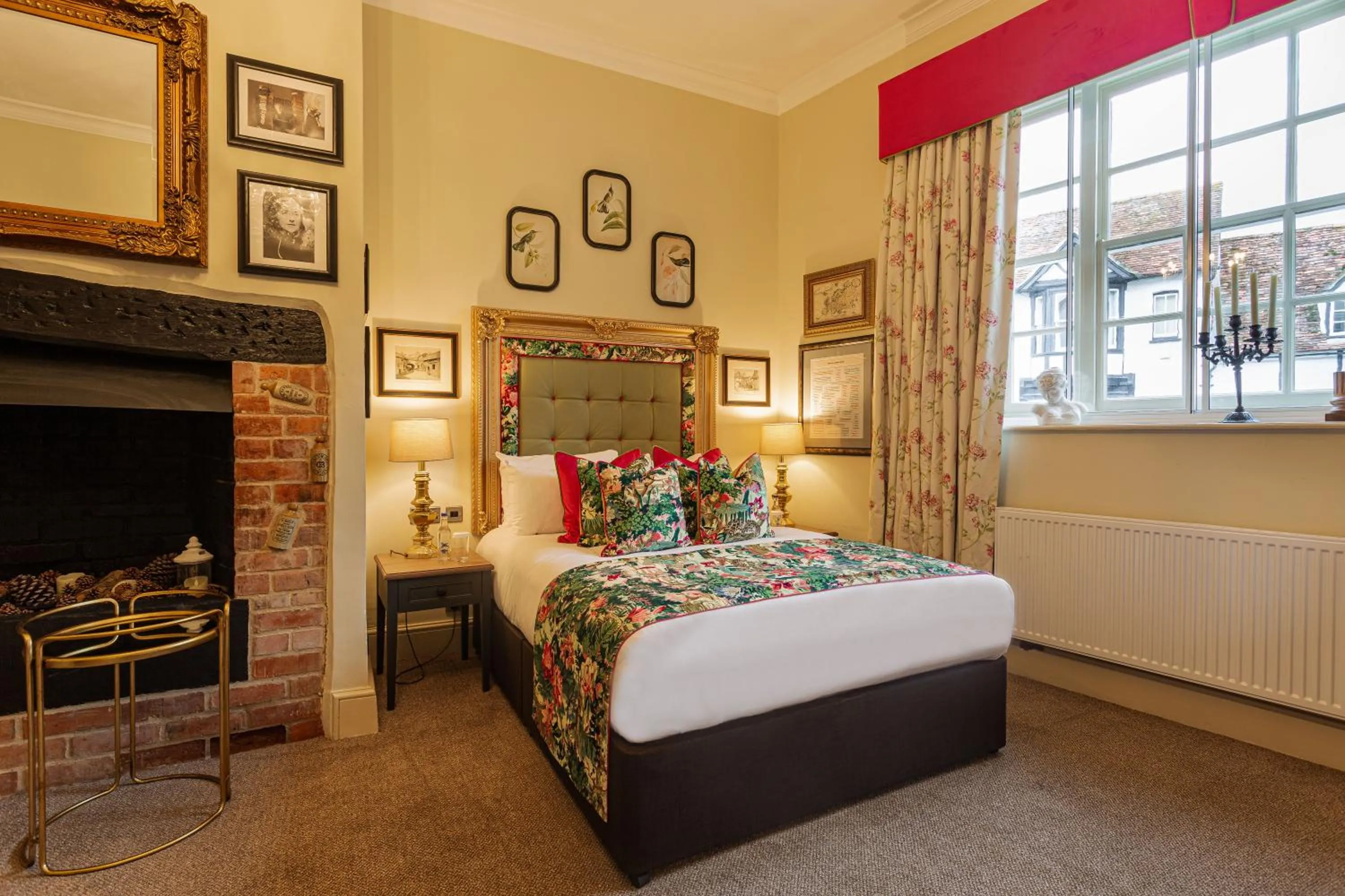 Bed in The George Hotel, Dorchester-on-Thames, Oxfordshire - The Coaching Inn Group