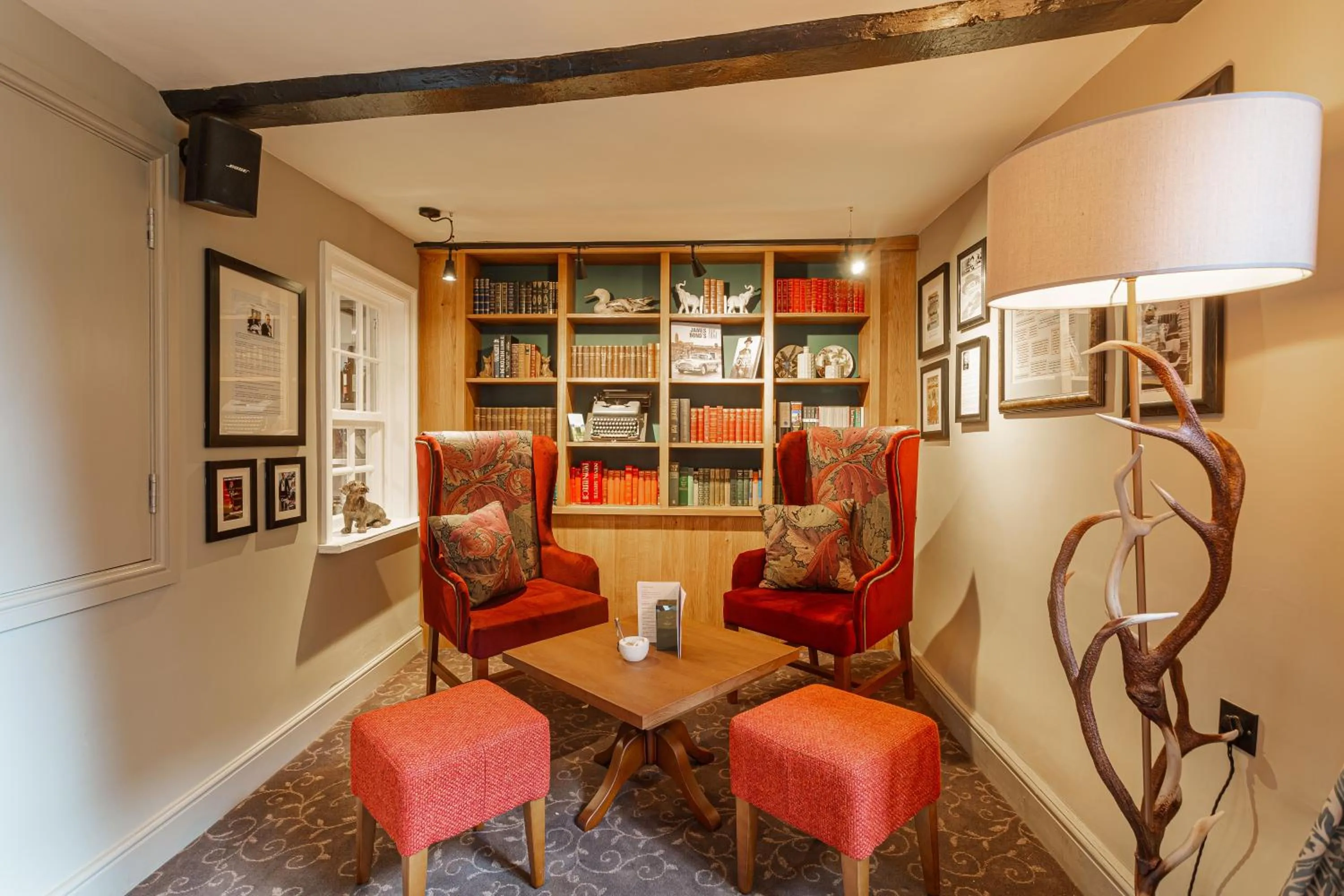 Lounge or bar in The George Hotel, Dorchester-on-Thames, Oxfordshire - The Coaching Inn Group