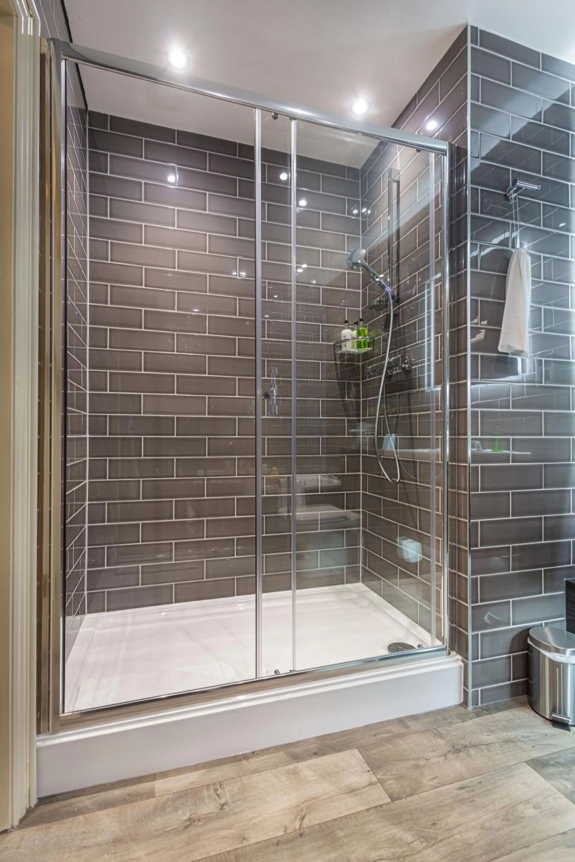 Bathroom in The George Hotel, Dorchester-on-Thames, Oxfordshire - The Coaching Inn Group