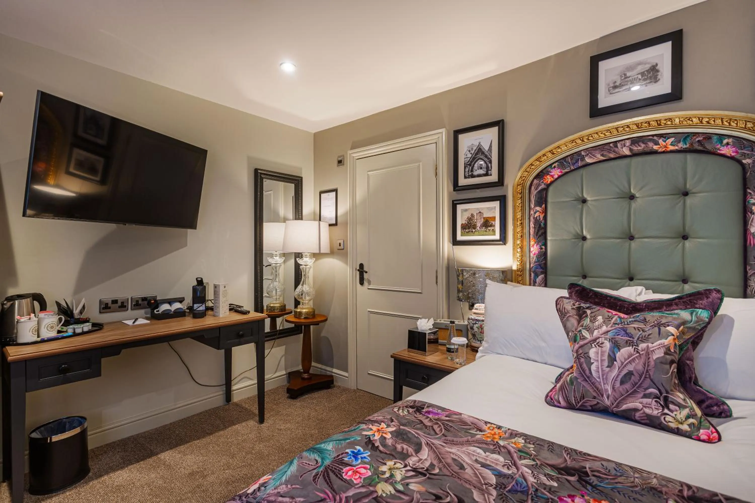 Bed in The George Hotel, Dorchester-on-Thames, Oxfordshire - The Coaching Inn Group