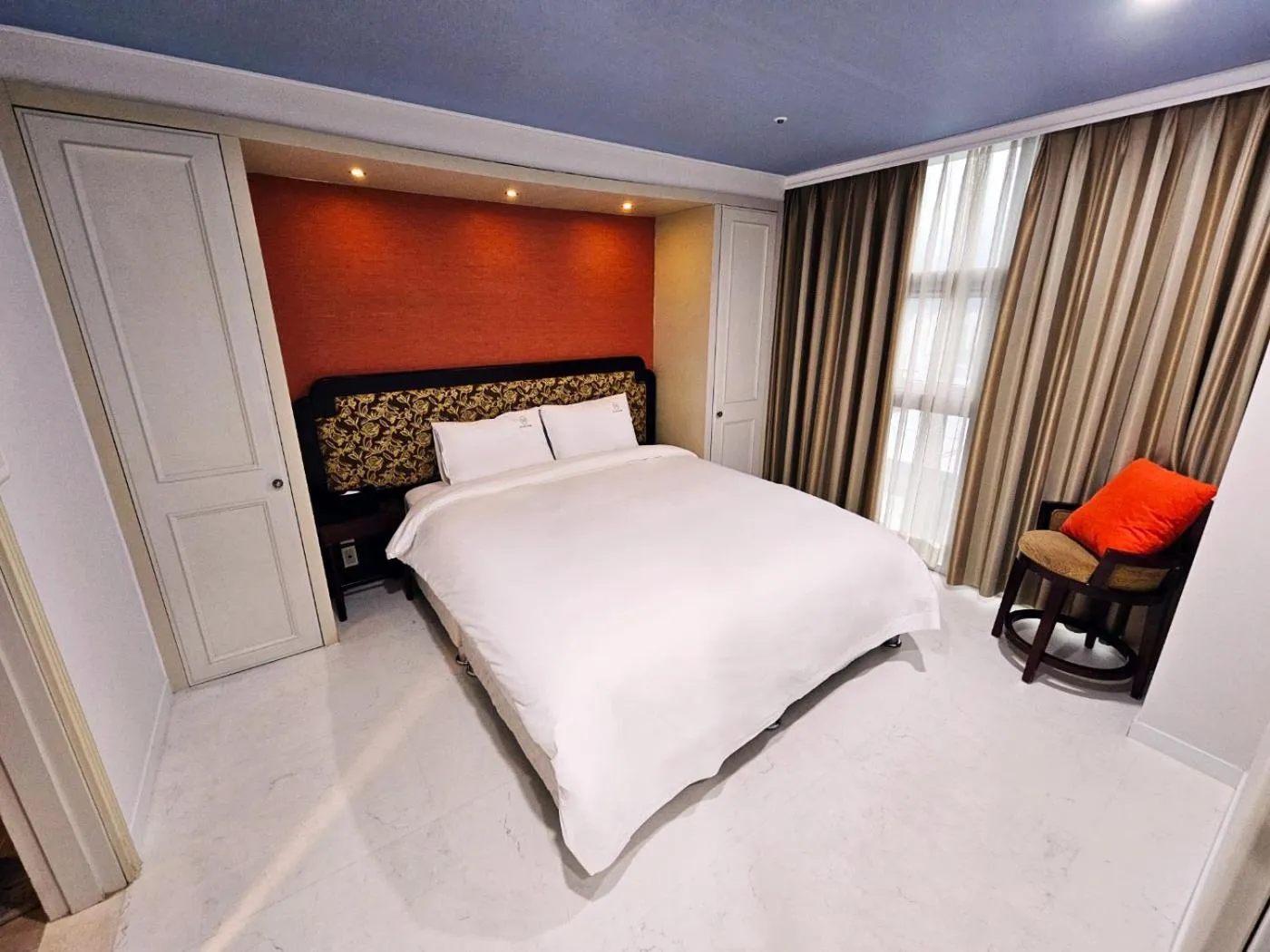 Bed in W Residence Hotel Centum City