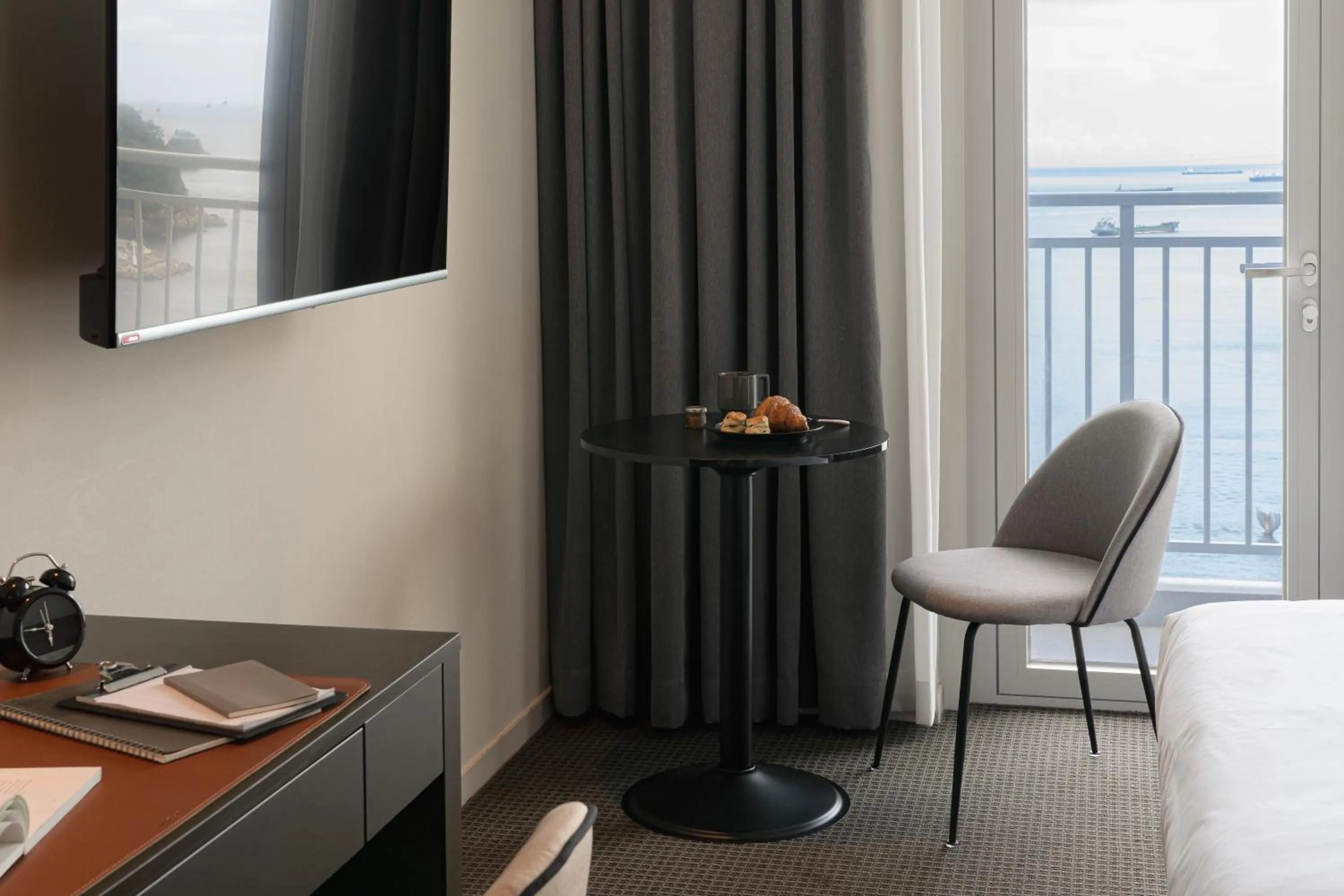 hair dresser, Bed in Urbanstay Busan songdo Beach