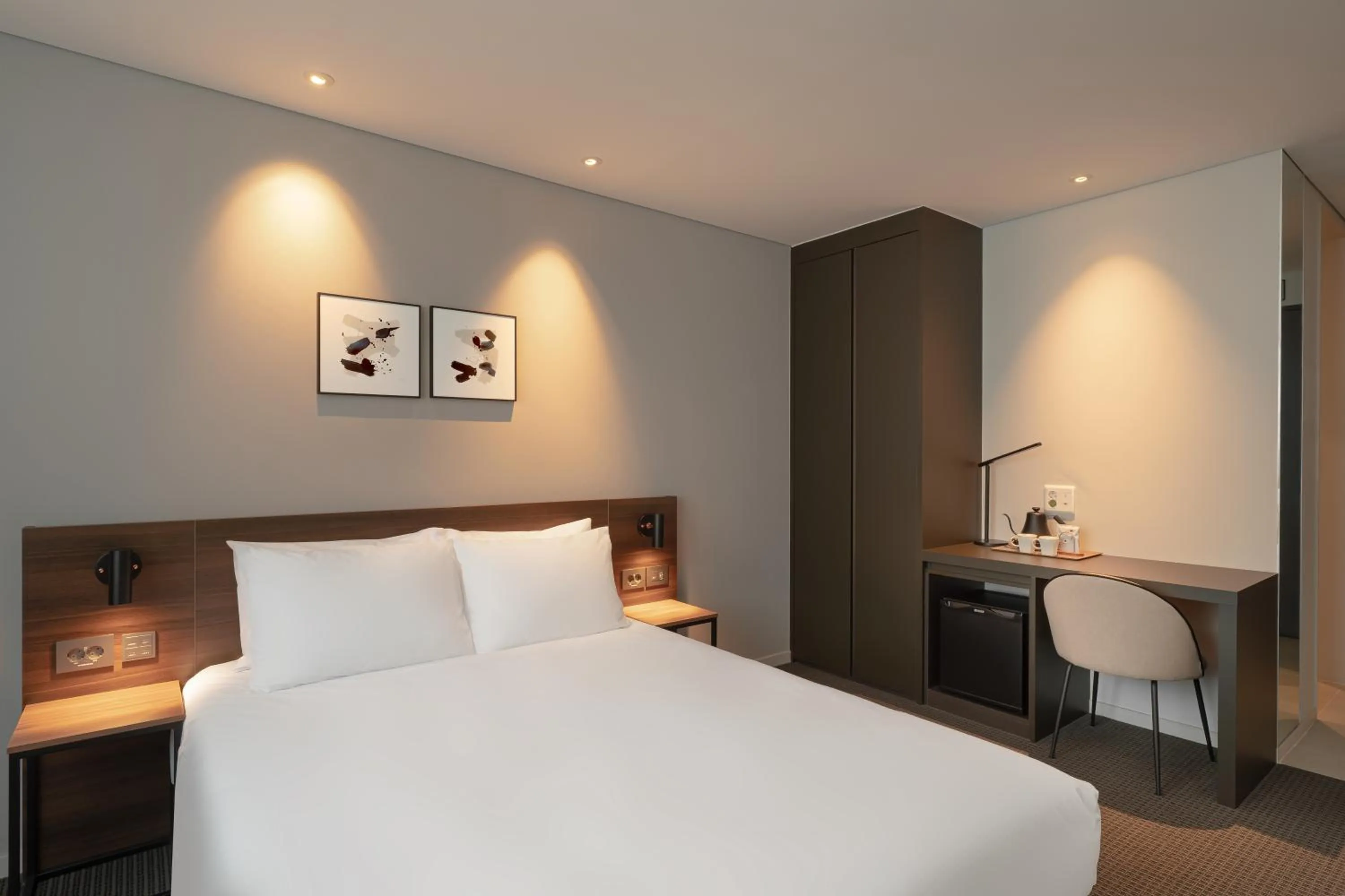 Bedroom, Bed in Urbanstay Busan songdo Beach