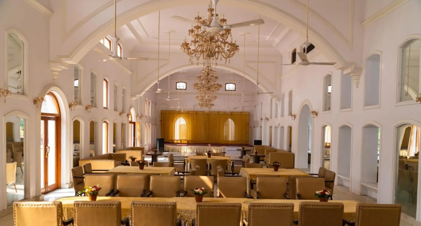 Restaurant/places to eat in A Mansion