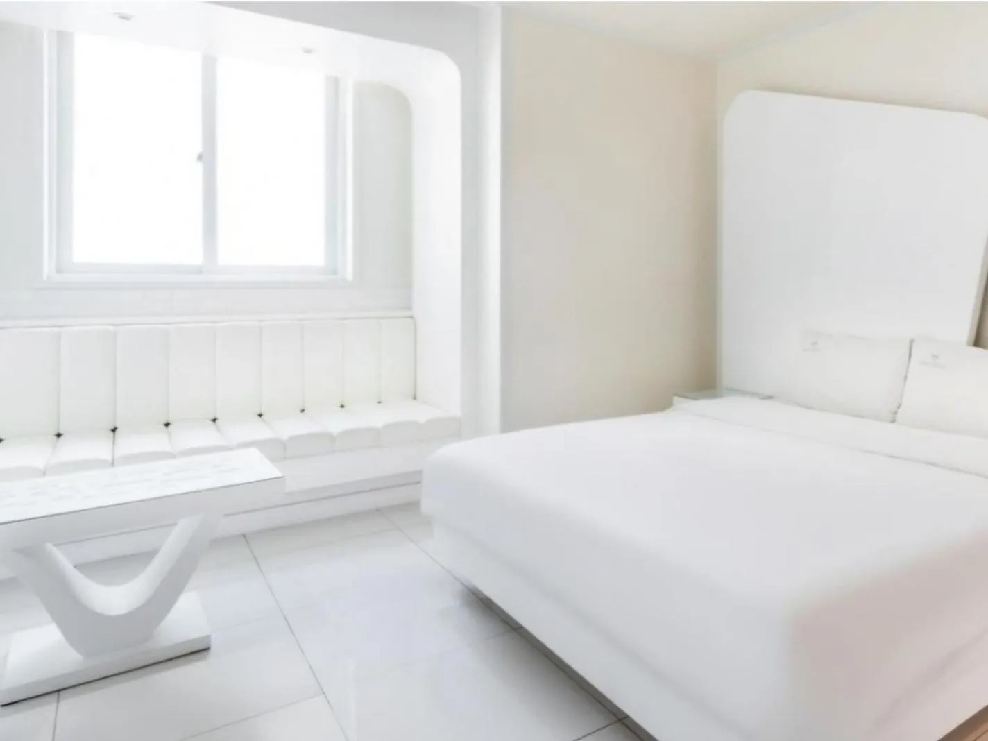 Bed in Zara Hotel Peace Square