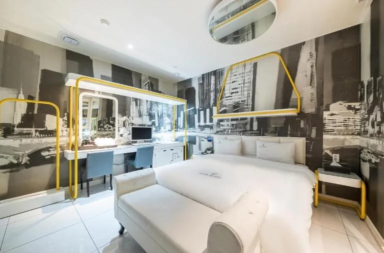 Bed in Zara Hotel Peace Square