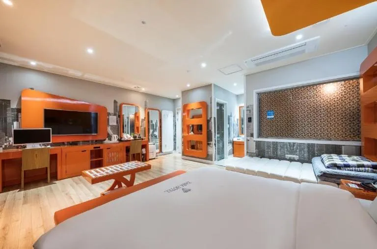 Zara Hotel Peace Square