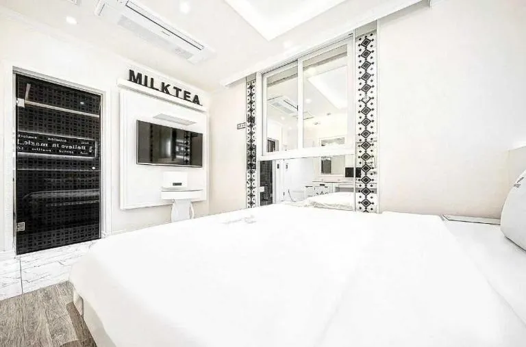 Bed in Zara Hotel Peace Square