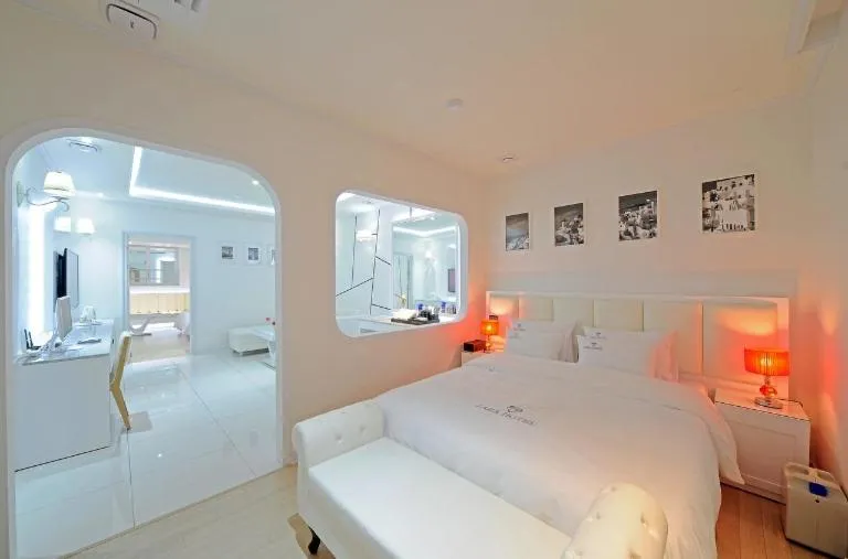 Bed in Zara Hotel Peace Square