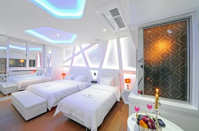 Bed in Zara Hotel Peace Square