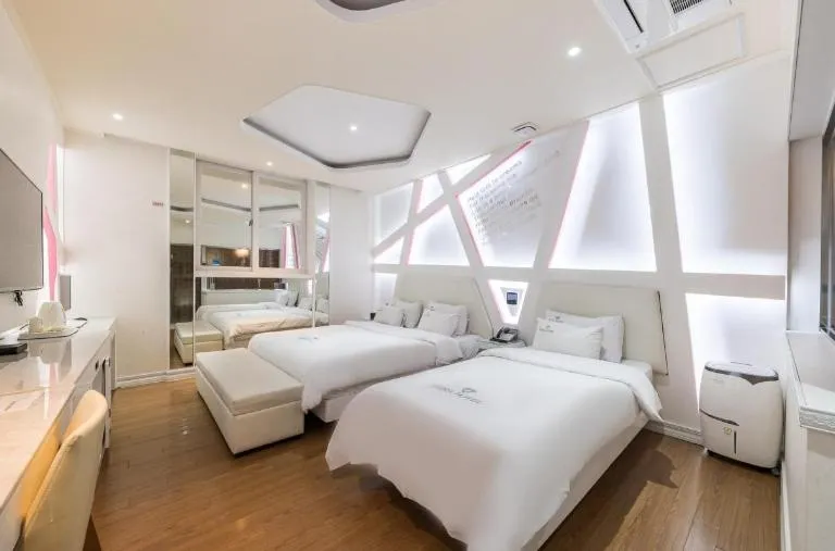 Bed in Zara Hotel Peace Square