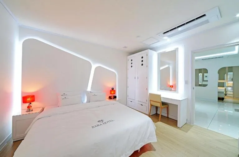 Bed in Zara Hotel Peace Square