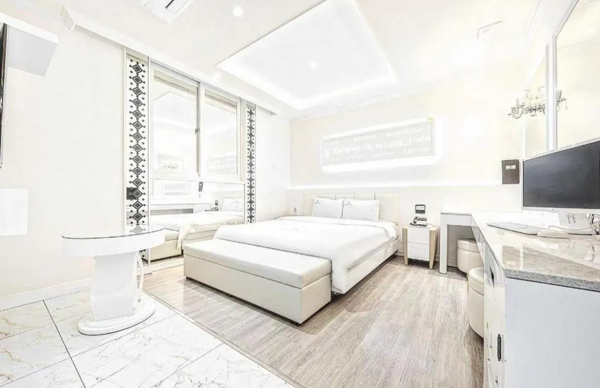 Bed in Zara Hotel Peace Square