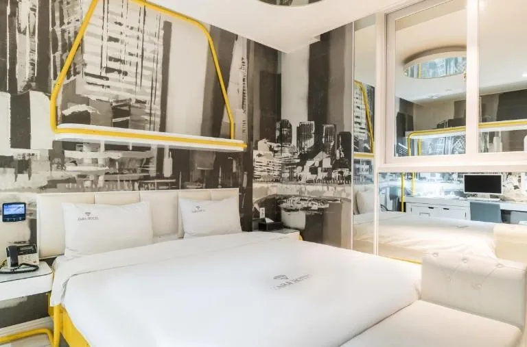 Bed in Zara Hotel Peace Square