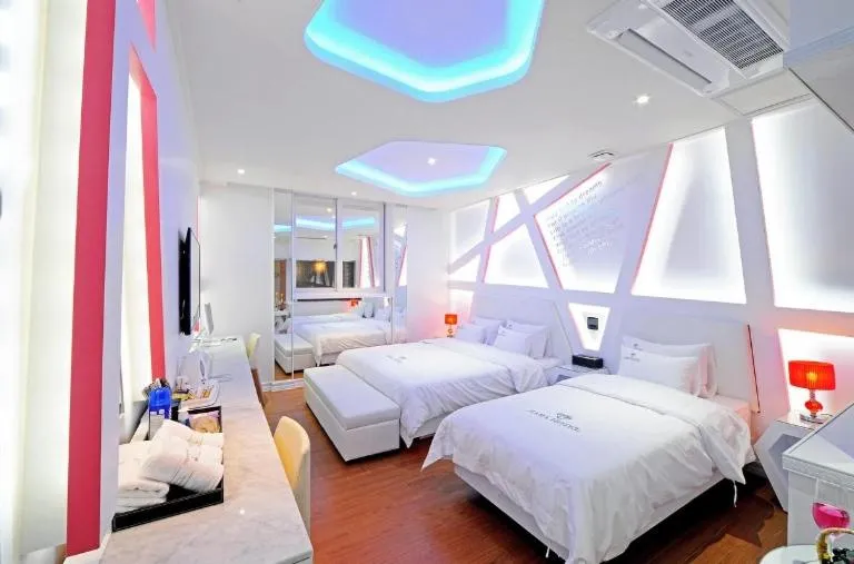 Bed in Zara Hotel Peace Square