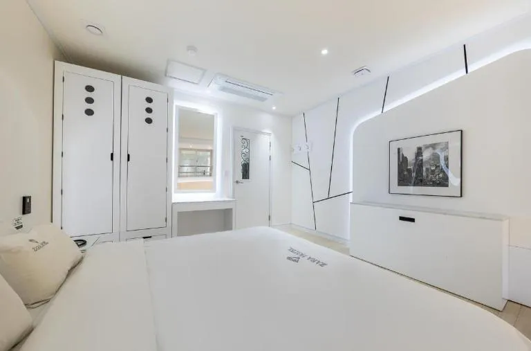 Bed in Zara Hotel Peace Square